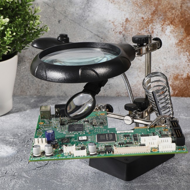 Держатель Третья рука, 2 зажима, лупа 90мм (2.5х) + 2х34мм, подставка паяльника, LED подсветка REXANT Держатель Третья рука, 2 зажима, лупа 90мм (2.5х) + 2х34мм, подставка паяльника, LED подсветка REXANT