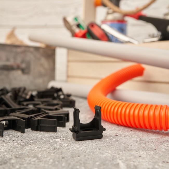 Крепеж-клипса для трубы ø 20 мм черная (10 шт./уп.) REXANT Крепеж-клипса для трубы ø 20 мм черная (10 шт./уп.) REXANT