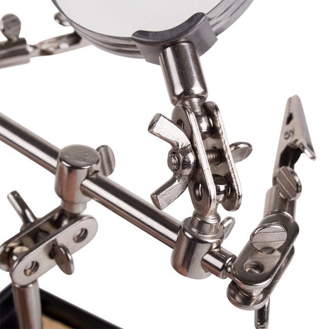 Держатель Третья рука, 2 зажима, лупа 60мм (2.5х), подставка паяльника, ниша, губка, чугун REXANT Держатель Третья рука, 2 зажима, лупа 60мм (2.5х), подставка паяльника, ниша, губка, чугун REXANT