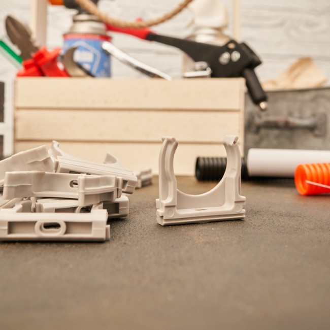 Крепеж-клипса для трубы ø 40 мм серая (5 шт./уп.) REXANT Крепеж-клипса для трубы ø 40 мм серая (5 шт./уп.) REXANT