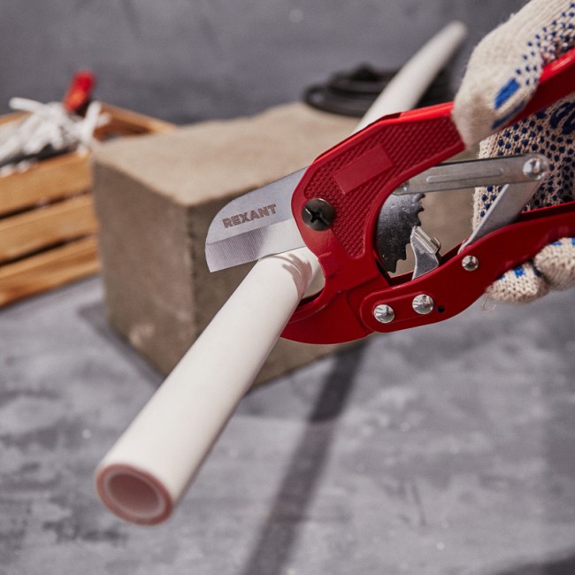 Труборез для пластиковых труб 42 мм REXANT RA-65Mn Труборез для пластиковых труб 42 мм REXANT RA-65Mn