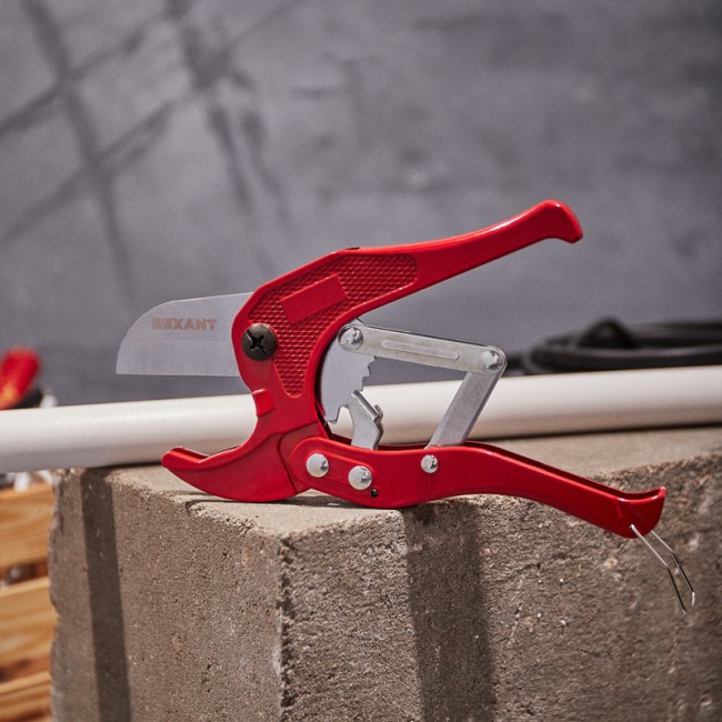 Труборез для пластиковых труб 42 мм REXANT RA-65Mn Труборез для пластиковых труб 42 мм REXANT RA-65Mn