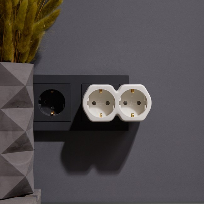 Двойник электрический 16 А с заземлением и защитными шторками, белый REXANT 