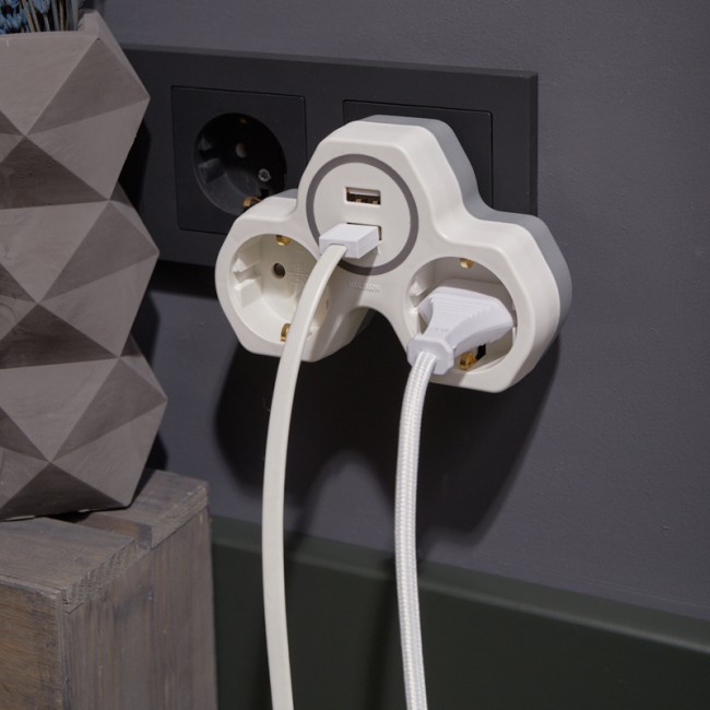 Двойник электрический 16 А с заземлением и защитными шторками + 2 USB порта, 2,4 А, белый REXANT 