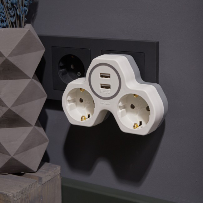 Двойник электрический 16 А с заземлением и защитными шторками + 2 USB порта, 2,4 А, белый REXANT 