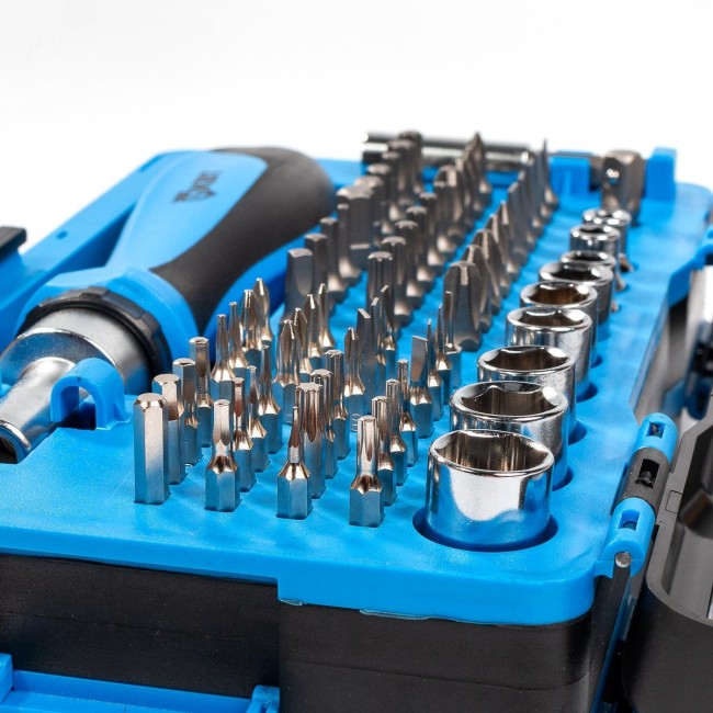 Отвертка реверсивная со сменными битами и сменными шестигранными головками НБ-79