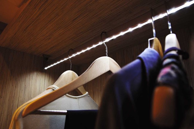 Умная подсветка SMD2835-30LED/m-IP20-5В-2,4Вт-3000 К(1 м), датчик движ., 4хААА TDM Умная подсветка SMD2835-30LED/m-IP20-5В-2,4Вт-3000 К(1 м), датчик движ., 4хААА TDM