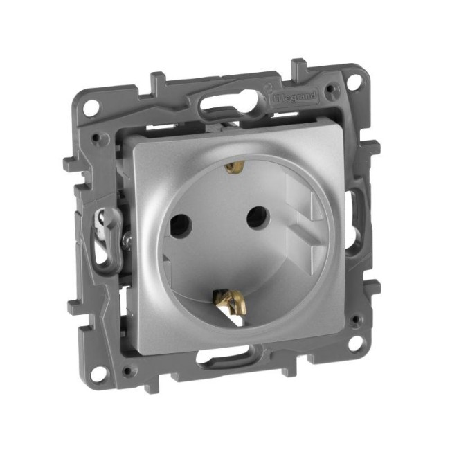 Розетка 1-м СП Etika 16А IP20 250В 2P+E с заземл. немецк. стандарт винтов. клеммы механизм алюм. IEK 672421 Розетка 1-м СП Etika 16А IP20 250В 2P+E с заземл. немецк. стандарт винтов. клеммы механизм алюм. IEK 672421