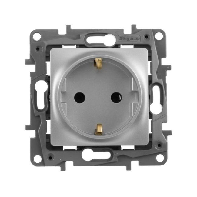 Розетка 1-м СП Etika 16А IP20 250В 2P+E с заземл. немецк. стандарт винтов. клеммы механизм алюм. IEK 672421 Розетка 1-м СП Etika 16А IP20 250В 2P+E с заземл. немецк. стандарт винтов. клеммы механизм алюм. IEK 672421